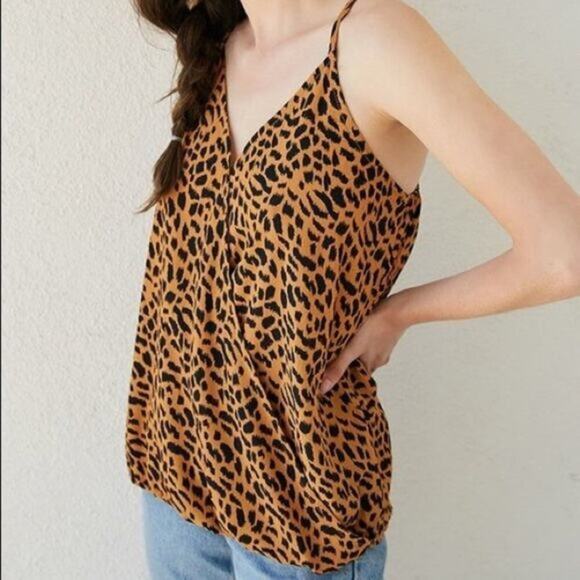 Hayden Los Angeles Animal Print Surplice V-Neck Sleeveless Cami Top - Picture 1 of 4